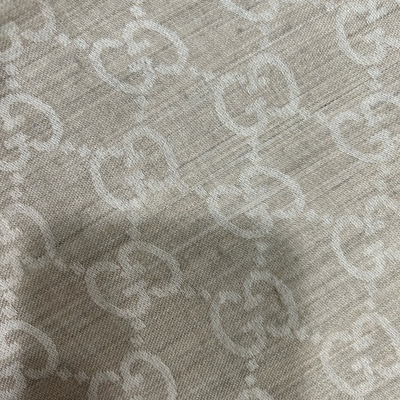 Gucci Beige Monogram Scarf - Picture 7 of 7